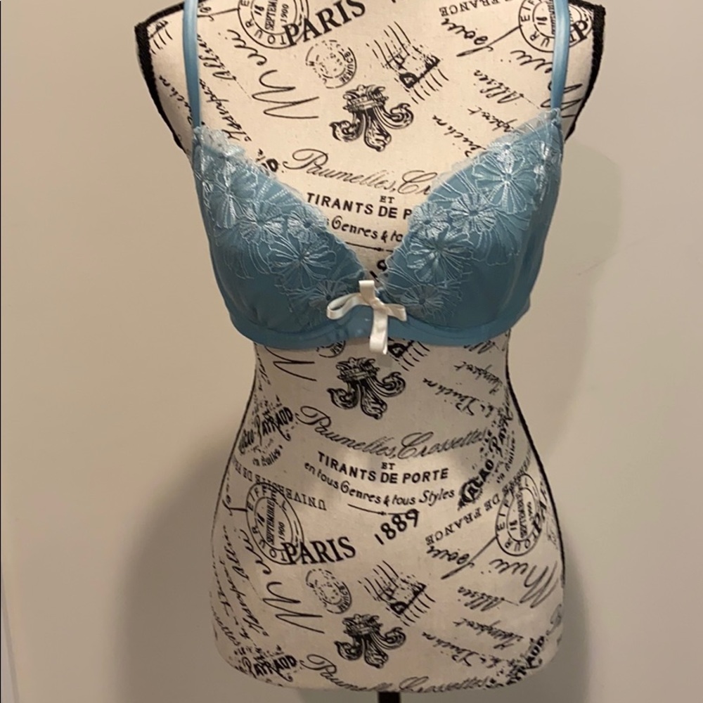 NWT Masquerade Lingerie Lace Bra